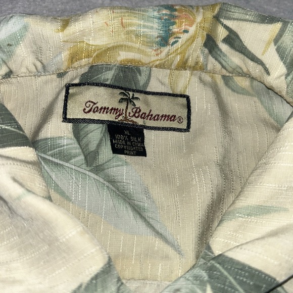 Tammy Bahama Men's 100% Silk Button Up Short Sleeve, Flower Leafy Pattern, XL‎ - Picture 3 of 9